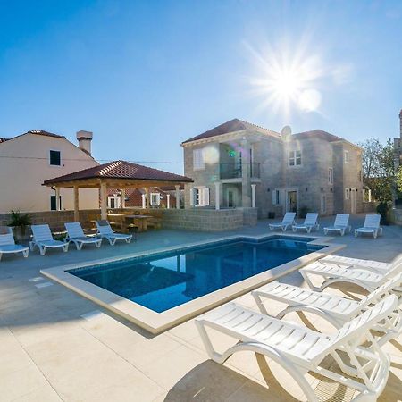 Residence & Pool Villa Schwarz Suites ツァヴタット エクステリア 写真