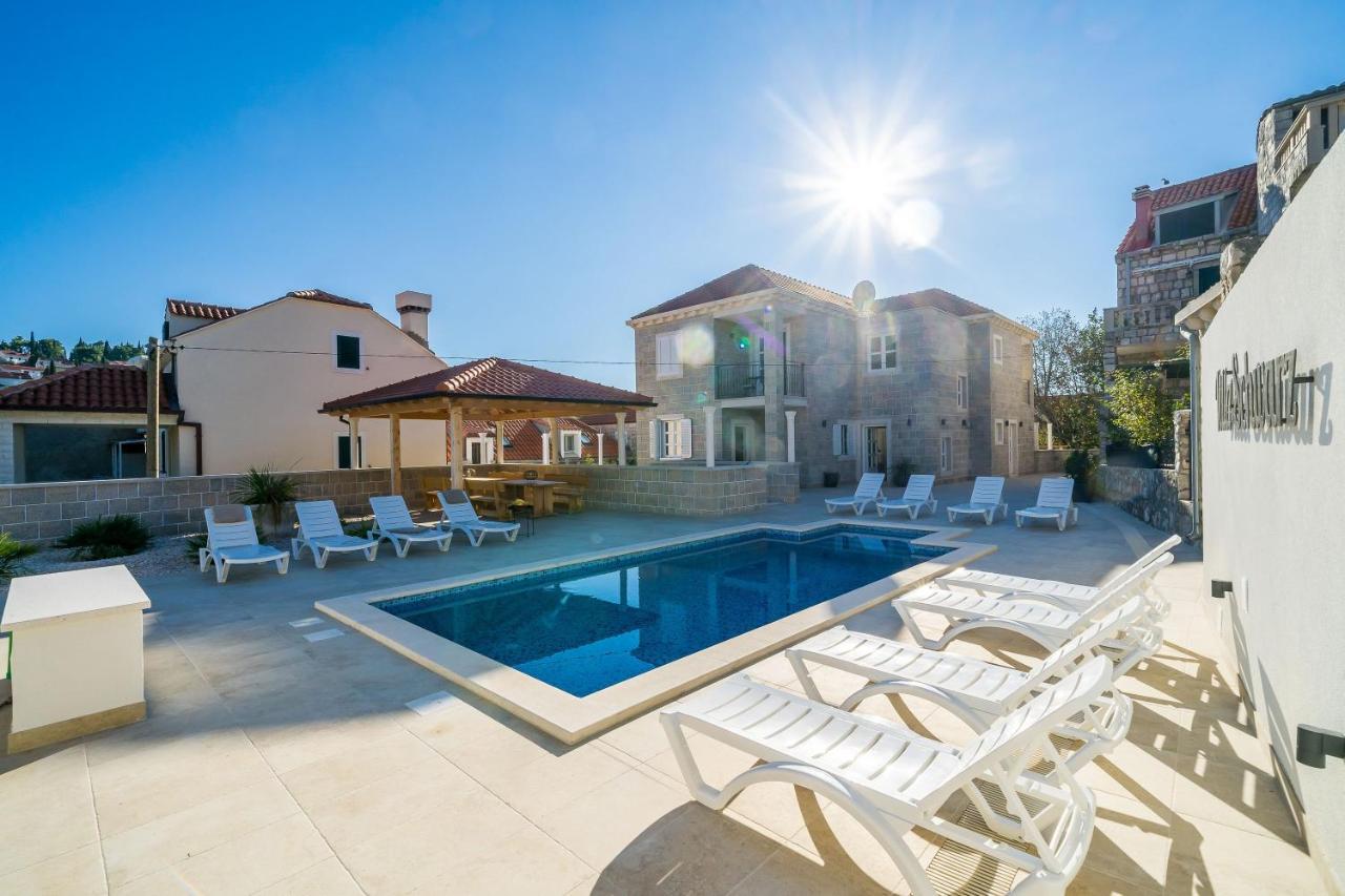 Residence & Pool Villa Schwarz Suites ツァヴタット エクステリア 写真
