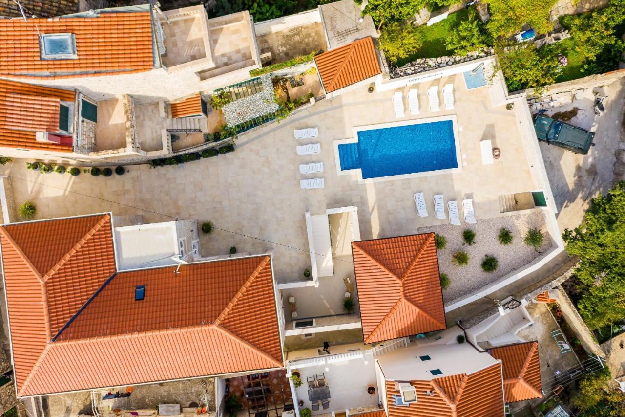 Residence & Pool Villa Schwarz Suites ツァヴタット エクステリア 写真