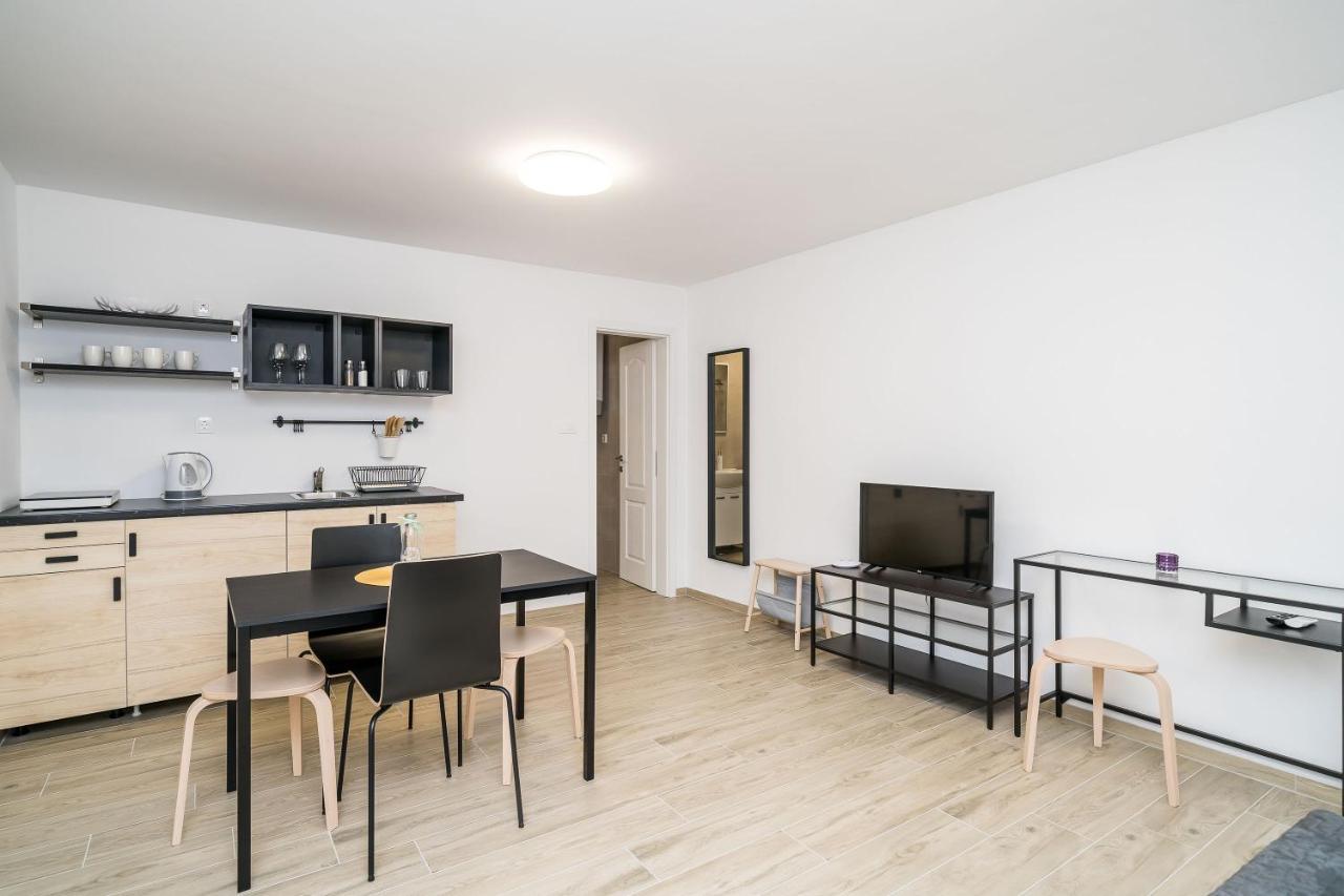 Residence & Pool Villa Schwarz Suites ツァヴタット エクステリア 写真