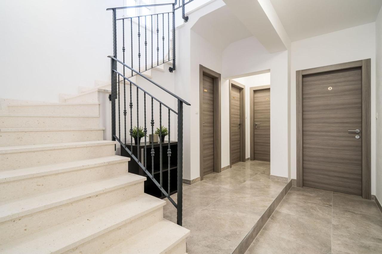 Residence & Pool Villa Schwarz Suites ツァヴタット エクステリア 写真