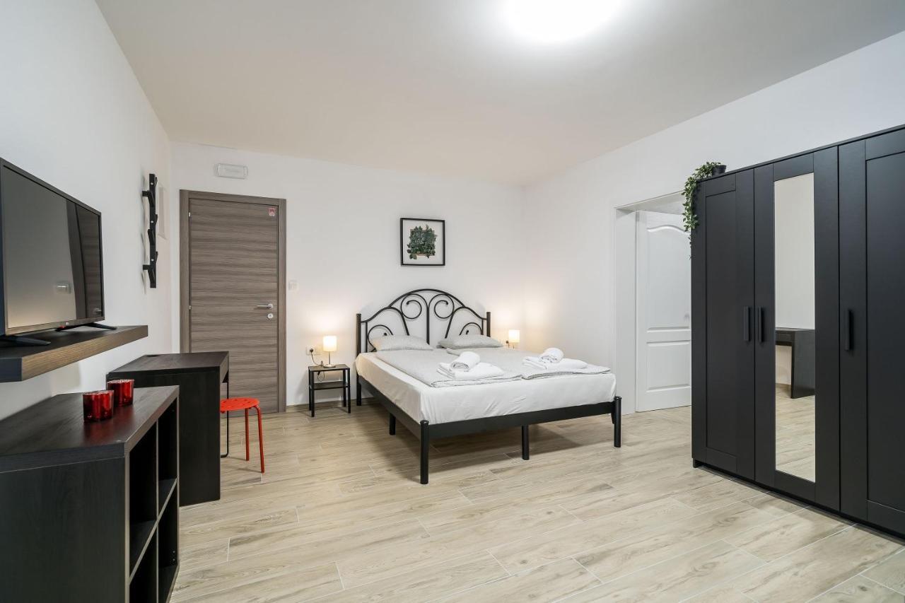 Residence & Pool Villa Schwarz Suites ツァヴタット エクステリア 写真