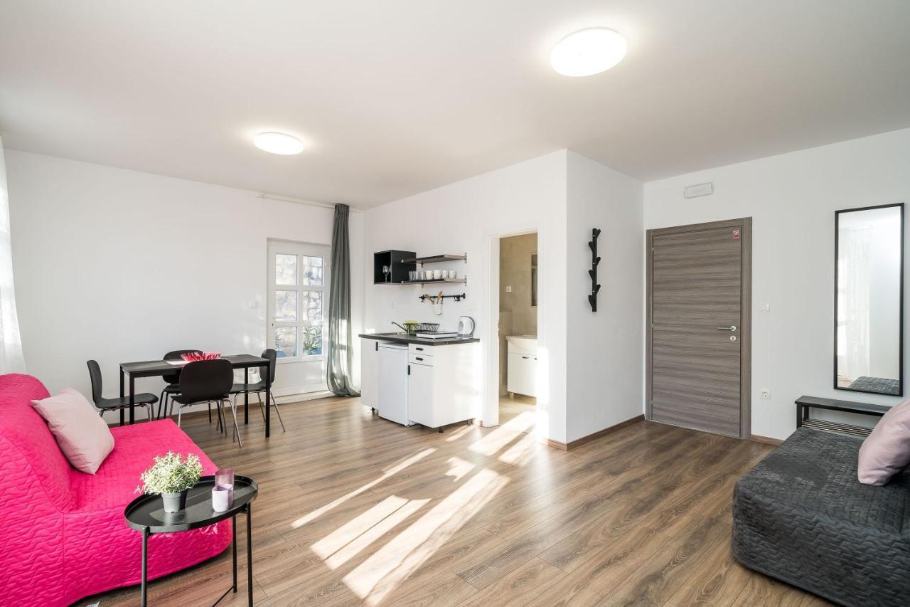 Residence & Pool Villa Schwarz Suites ツァヴタット エクステリア 写真