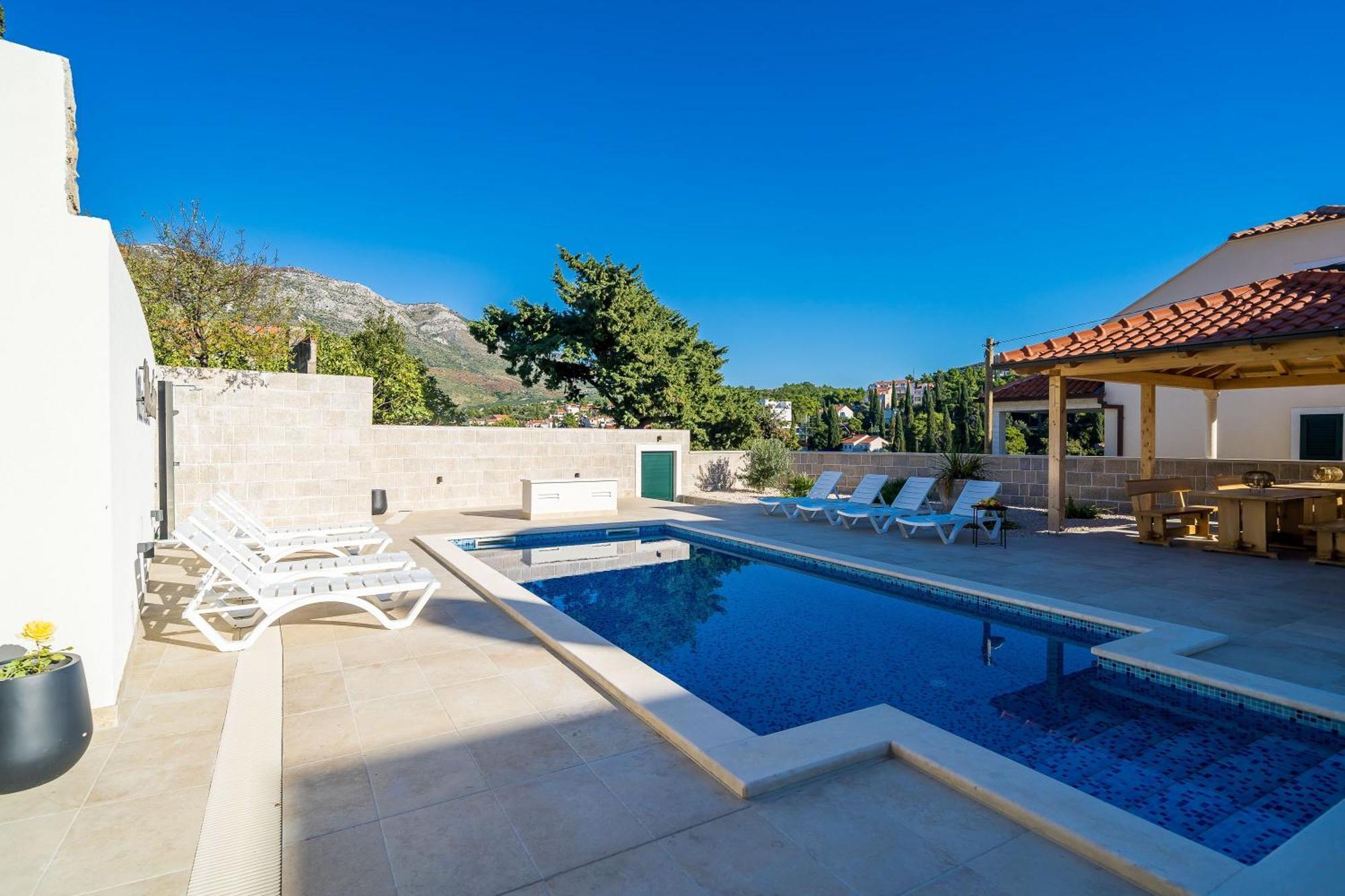 Residence & Pool Villa Schwarz Suites ツァヴタット 部屋 写真